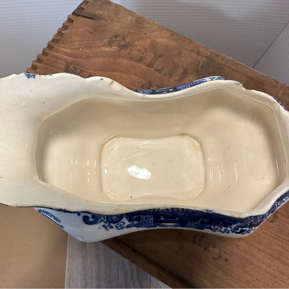 Buffalo Pottery Blue Willow Gravy Boat- Antique Semi-vitreous 1911 - Picture 10 of 12